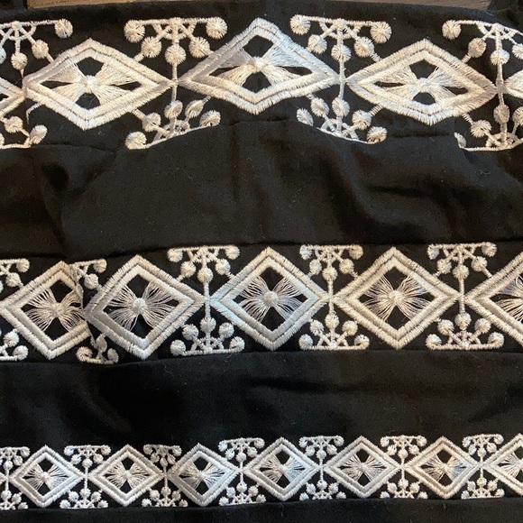 WHBM embroidered cocktail dress - Picture 3 of 6